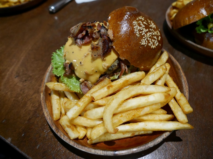 [食記] 臺北市 大安區 基隆路三段 Potato Guru 咕嚕薯薯餐廳 — 簡單好吃的美式漢堡