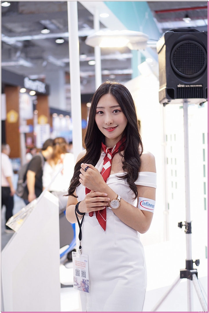 人肉搜索貓持續肉搜SG更新中!!【COMPUTEX 2019】Show Girl 趴兔!! P圖也要跟她圈在一起
