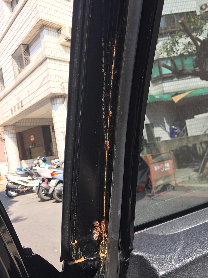 車門鏽蝕嚴重~~已至消保處協調但公司無誠意解決