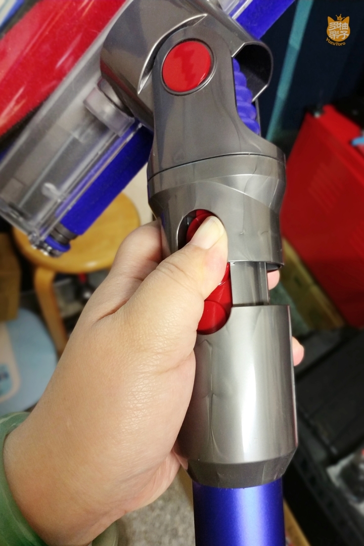 《Dyson V11™無線吸塵器》柚子多樂貓爺堂試用報告：看貓奴宅夫妻如何將貓毛、灰塵肆虐的老房子打掃乾淨