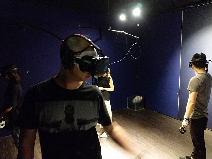 戴上VIVE體驗Ubisoft VR作品《穿越梅杜莎之門》,從Viveland穿越至古希臘展開解謎冒險之旅!
