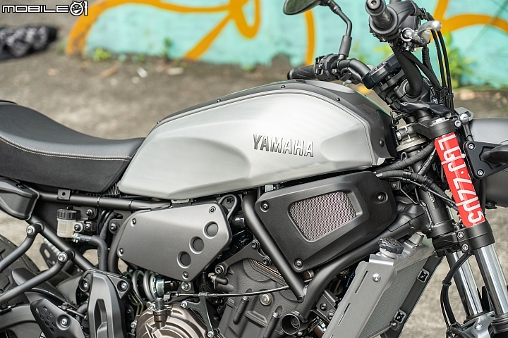 YAMAHA XSR700 試駕 迷人又不失運動性的新古典車款