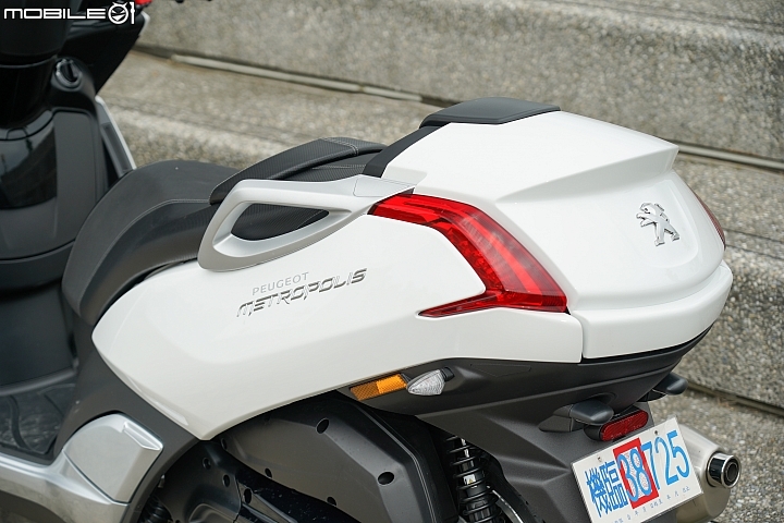 【採訪】三輪獅群來襲 PEUGEOT Metropolis 400 RX-R / 400 ALLURE 登台實拍介紹