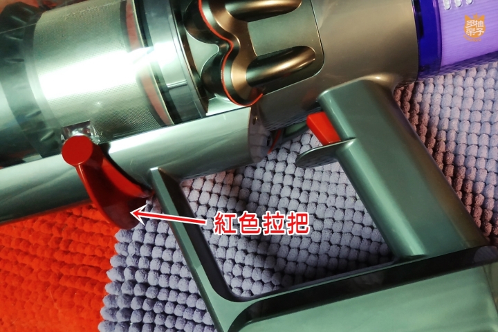 《Dyson V11™無線吸塵器》柚子多樂貓爺堂試用報告：看貓奴宅夫妻如何將貓毛、灰塵肆虐的老房子打掃乾淨