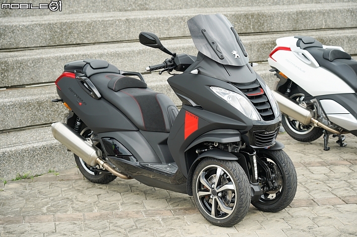 【採訪】三輪獅群來襲 PEUGEOT Metropolis 400 RX-R / 400 ALLURE 登台實拍介紹