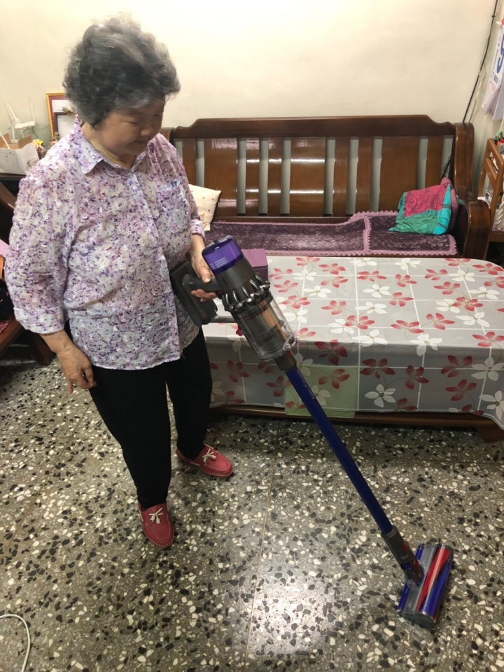 《Dyson V11™無線吸塵器》試用心得★我的居家六種場地清掃分享★