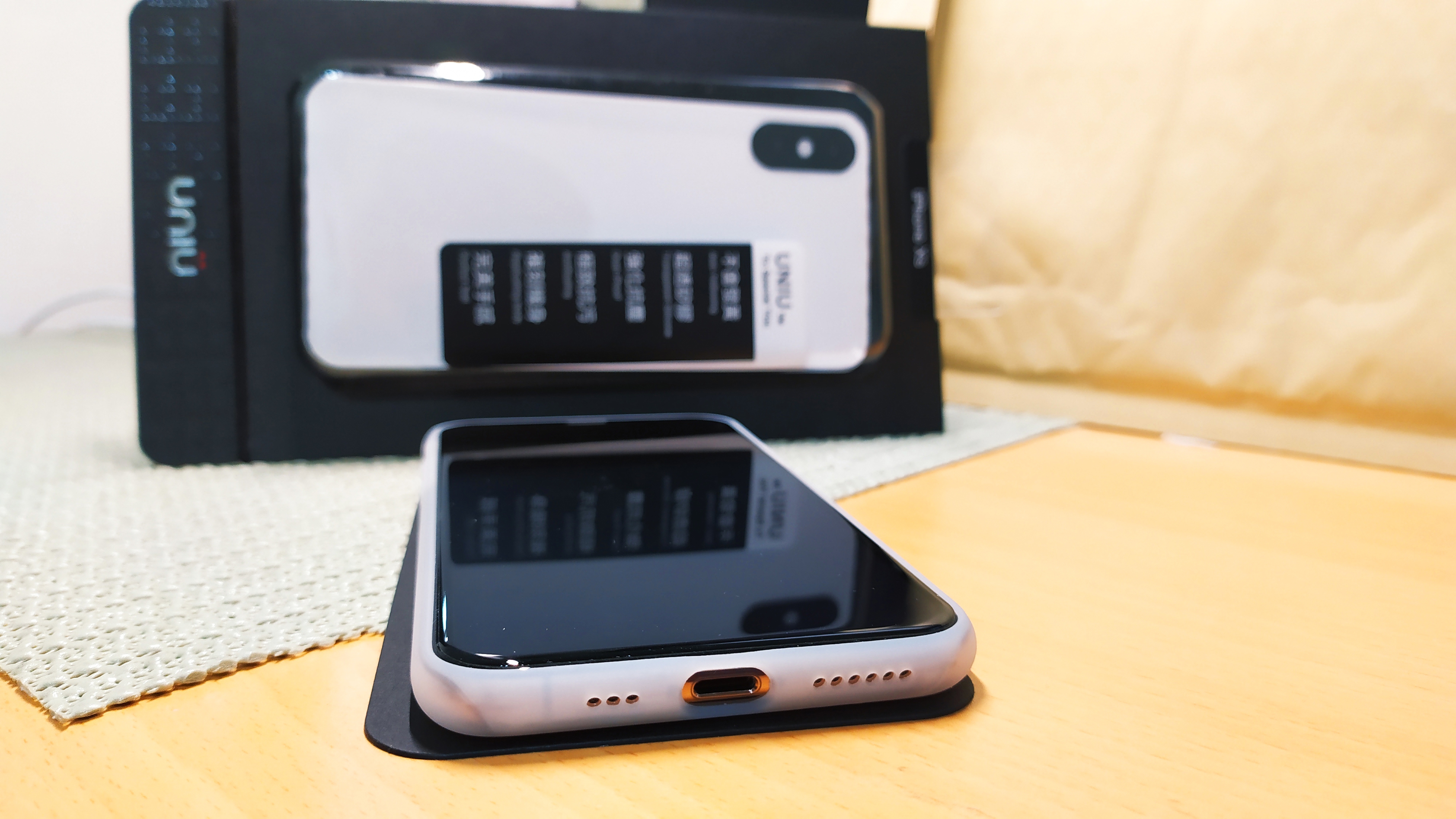 iPhone XS｜UNIU｜透明矽膠殼-裝殼之後手機從來沒有這麼薄過