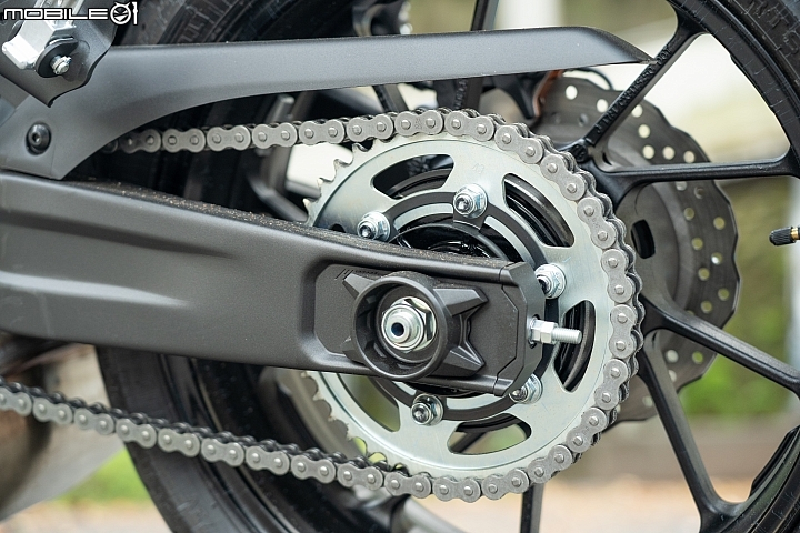 YAMAHA XSR700 試駕 迷人又不失運動性的新古典車款