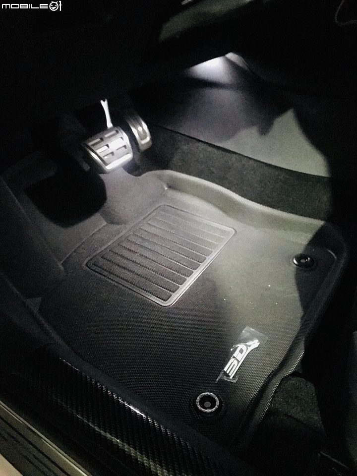 點我看大圖 猛禽Superb combi sportline 專屬遮陽簾及腳踏墊