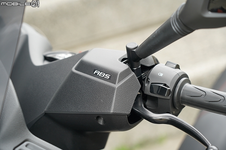 【採訪】三輪獅群來襲 PEUGEOT Metropolis 400 RX-R / 400 ALLURE 登台實拍介紹