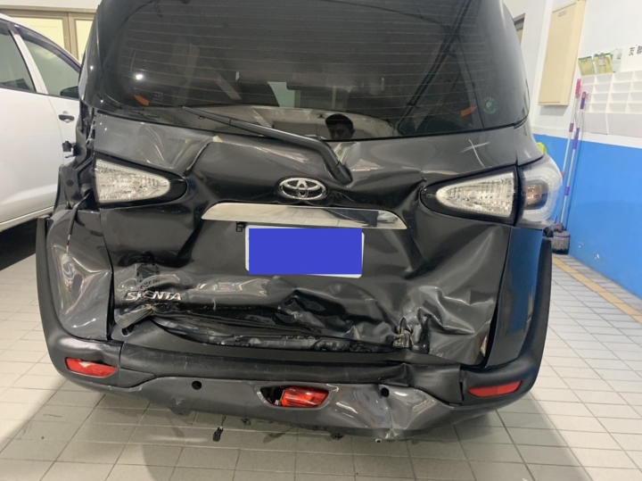 新車2個月被撞 車價折損費應如何求償