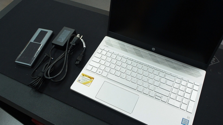 HP Pavilion 15-cs2007tx 小開箱及拆機 (i5-8265 / MX250 顯卡版)