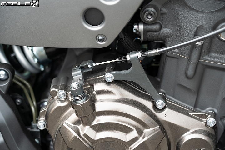 YAMAHA XSR700 試駕 迷人又不失運動性的新古典車款