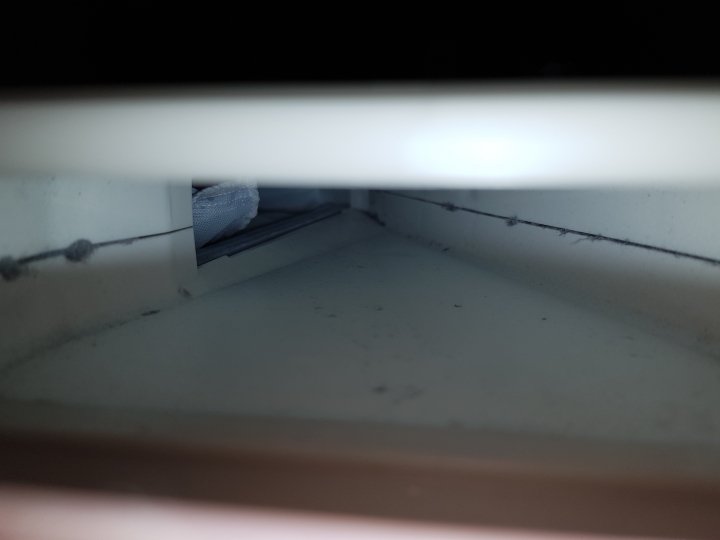 拆解提醒日立舊滾筒用戶注意烘乾管道，循環噴射出水口的棉絮清潔(附我家日立滾筒實際拆解內部管路棉絮實況影片)