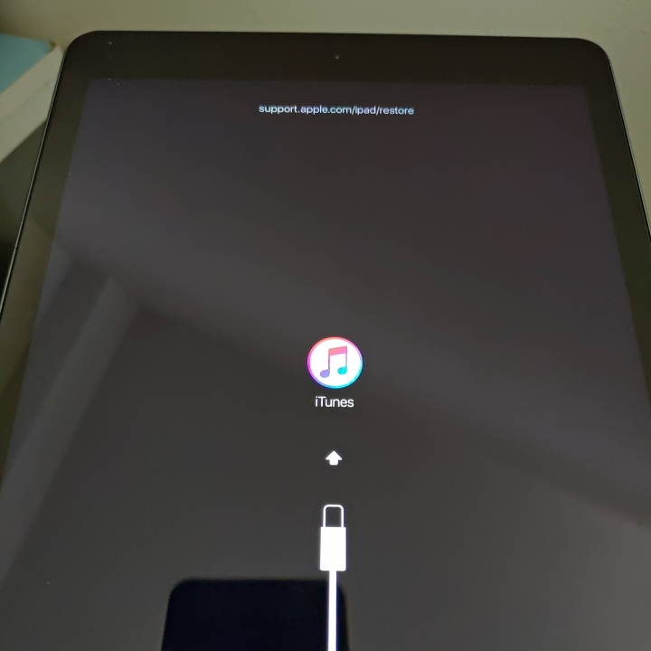 I PAD 畫面卡在連接 I TUNES畫面無法更新及回復