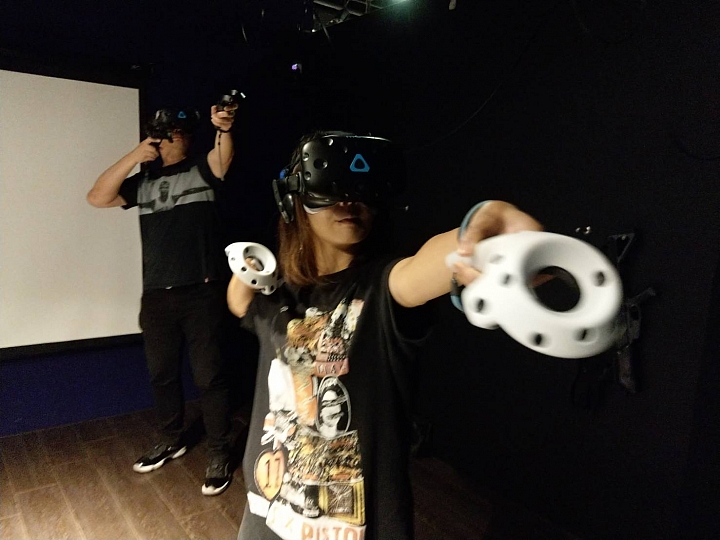 戴上VIVE體驗Ubisoft VR作品《穿越梅杜莎之門》,從Viveland穿越至古希臘展開解謎冒險之旅!