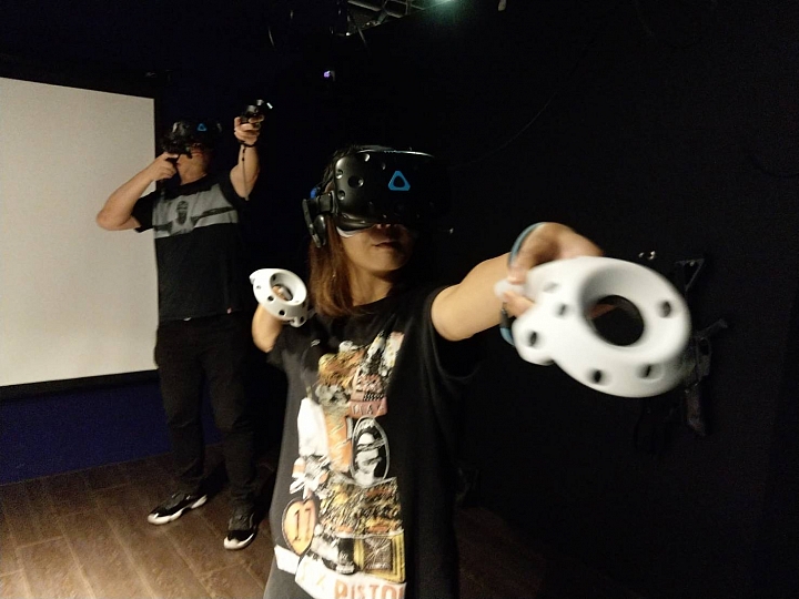 戴上VIVE體驗Ubisoft VR作品《穿越梅杜莎之門》，從Viveland穿越至古希臘展開解謎冒險之旅！