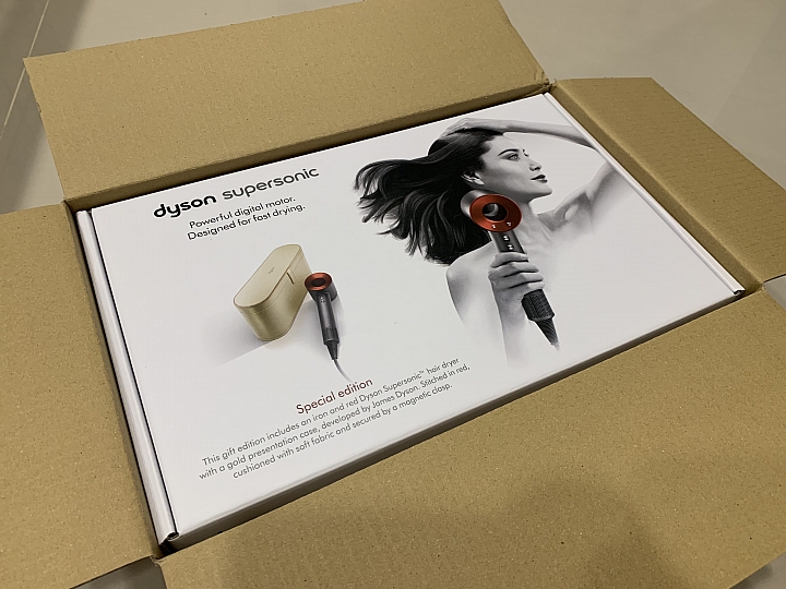 【開箱】真的假的 ?  買一台DYSON吹風機給貓主子吹毛用