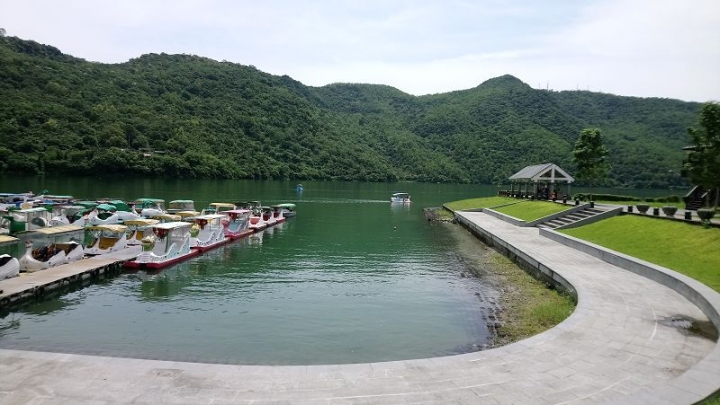 花蓮、宜蘭、東北角悠悠哉哉四天三夜親子之旅Day2-2行程~]山中的優美湖畔~鯉魚潭~踩船及騎腳踏車的好去處