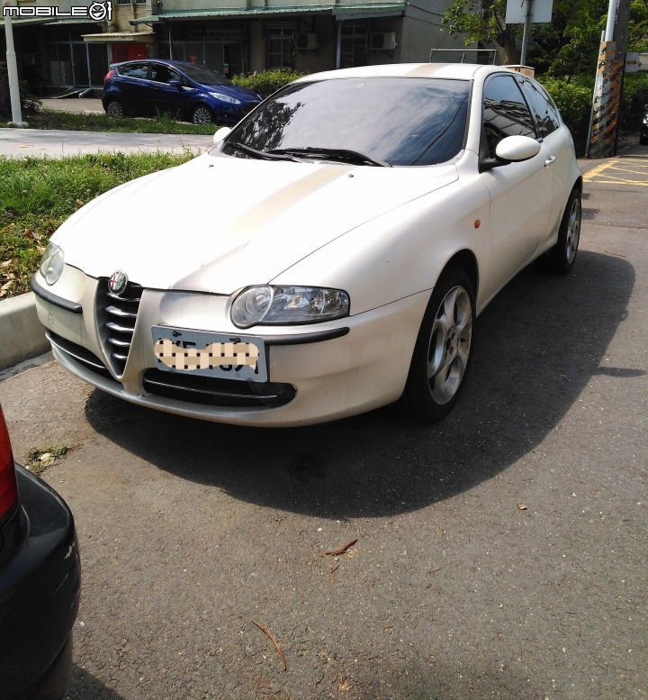 高雄巧遇白色Fiat idea,和Alfa147