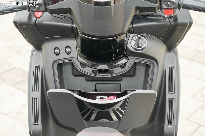 【採訪】三輪獅群來襲 PEUGEOT Metropolis 400 RX-R / 400 ALLURE 登台實拍介紹