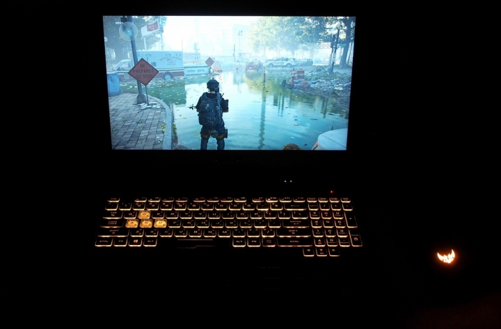 Ryzen 崛起 ASUS TUF GAMING FX505DU 電競筆電開箱