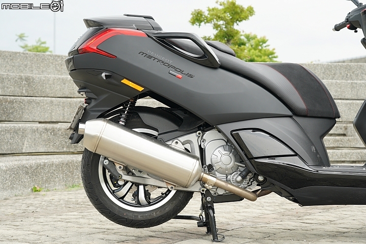 【採訪】三輪獅群來襲 PEUGEOT Metropolis 400 RX-R / 400 ALLURE 登台實拍介紹