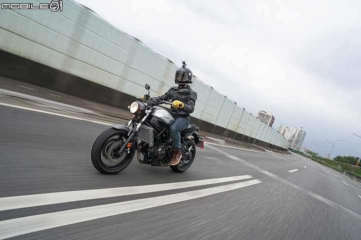 YAMAHA XSR700 試駕 迷人又不失運動性的新古典車款