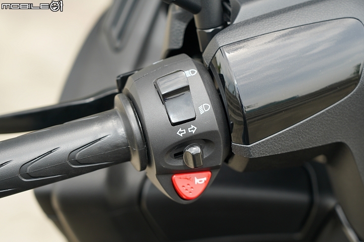 【採訪】三輪獅群來襲 PEUGEOT Metropolis 400 RX-R / 400 ALLURE 登台實拍介紹