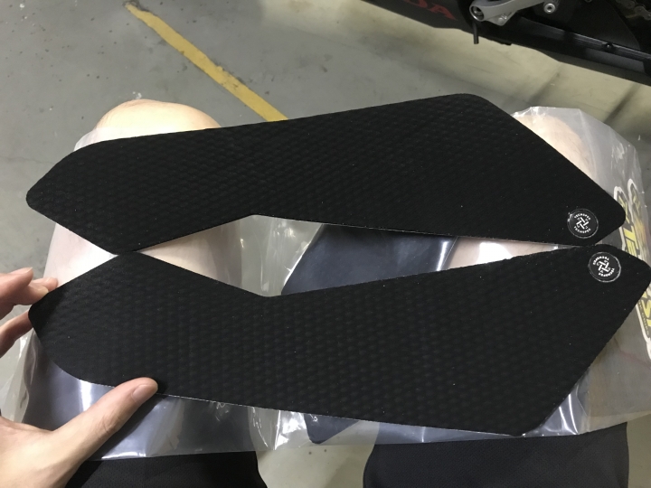 [分享]TechSpec Xline 油箱貼 on 2017 CBR1000RR