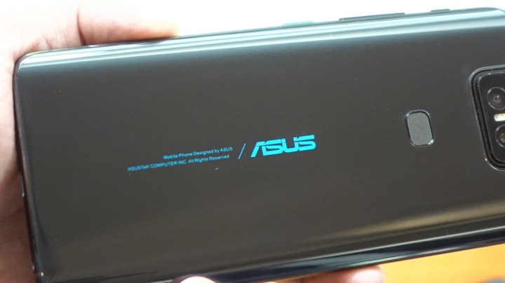 ASUS Zenfone 6 翻轉視界！