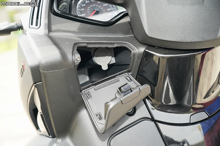 【採訪】三輪獅群來襲 PEUGEOT Metropolis 400 RX-R / 400 ALLURE 登台實拍介紹