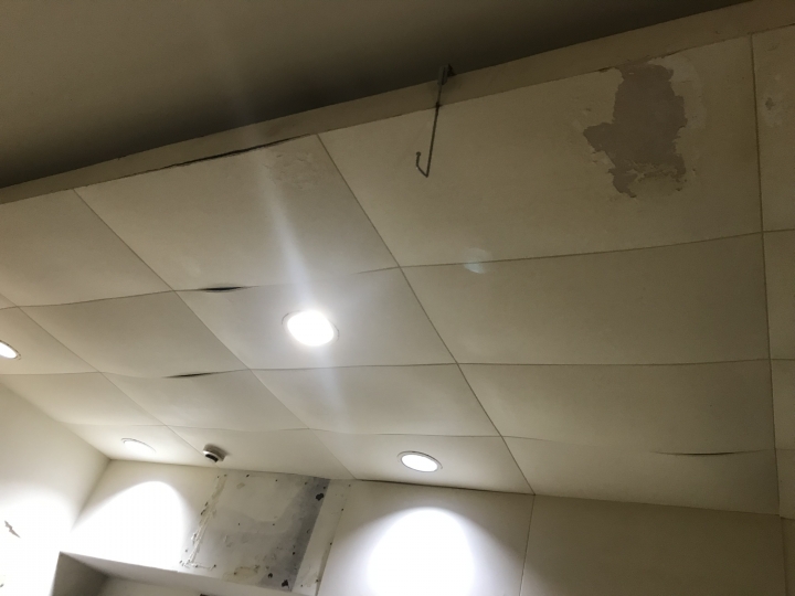 租屋漏水造成的損害，需要房客賠償修繕