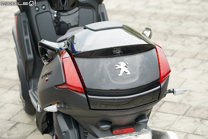 【採訪】三輪獅群來襲 PEUGEOT Metropolis 400 RX-R / 400 ALLURE 登台實拍介紹