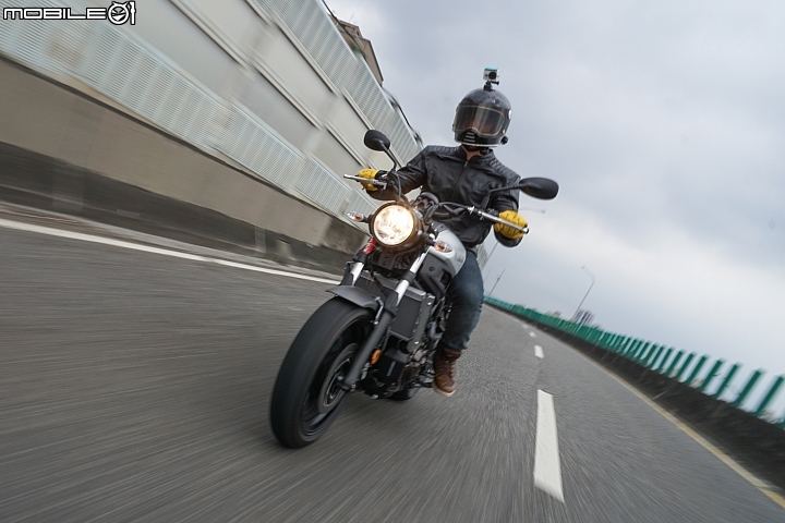 YAMAHA XSR700 試駕 迷人又不失運動性的新古典車款