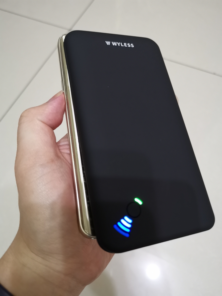 【Wyless】Power Juice H8吸盤式無線充電行動電源：吸力強、電力足、充很快