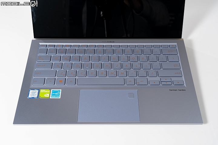 ASUS ZenBook S13 UX392 輕、薄、美三位一體！
