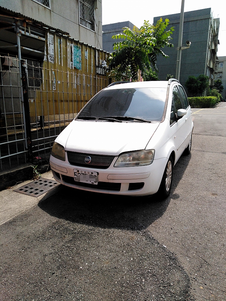高雄巧遇白色Fiat idea,和Alfa147