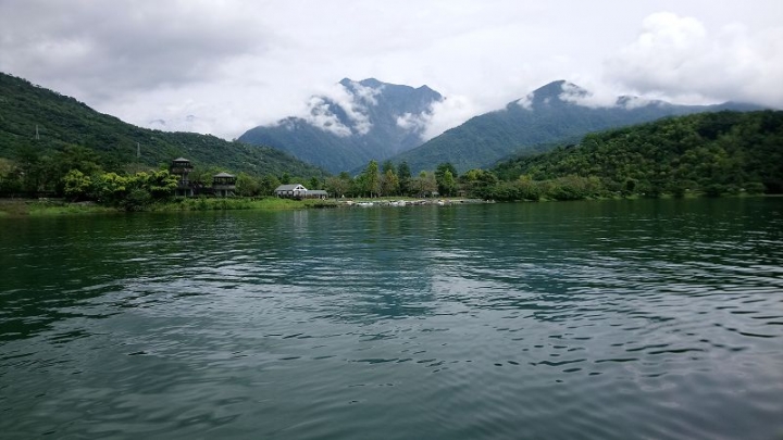 花蓮、宜蘭、東北角悠悠哉哉四天三夜親子之旅Day2-2行程~]山中的優美湖畔~鯉魚潭~踩船及騎腳踏車的好去處