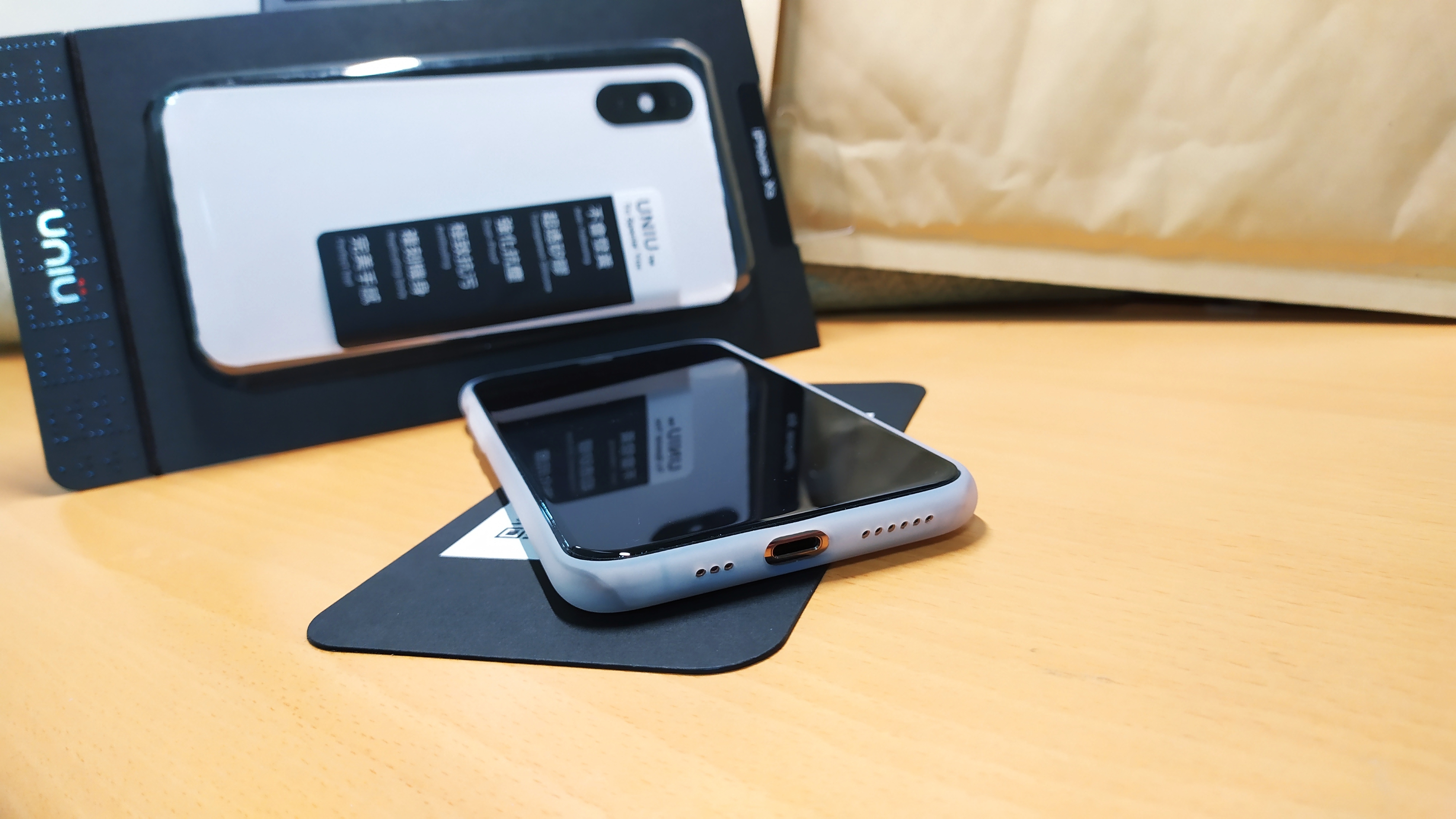 iPhone XS｜UNIU｜透明矽膠殼-裝殼之後手機從來沒有這麼薄過