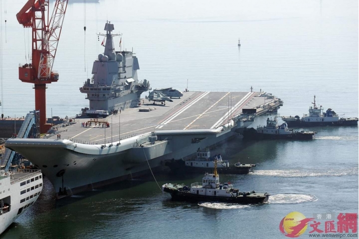 002號國產航母完成艦載機起降測試