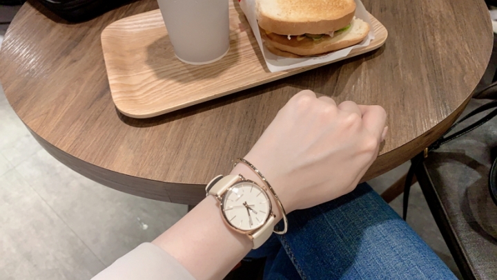 用手環搭錶還滿韓系氣質風