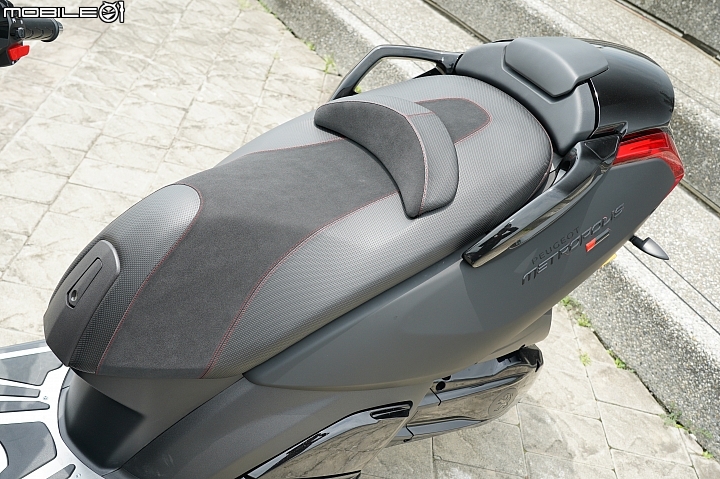 【採訪】三輪獅群來襲 PEUGEOT Metropolis 400 RX-R / 400 ALLURE 登台實拍介紹