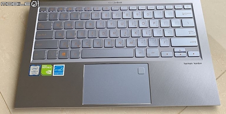 97%高屏佔比新美型1.1公斤輕薄機Zenbook S13 UX392FN 新機開箱