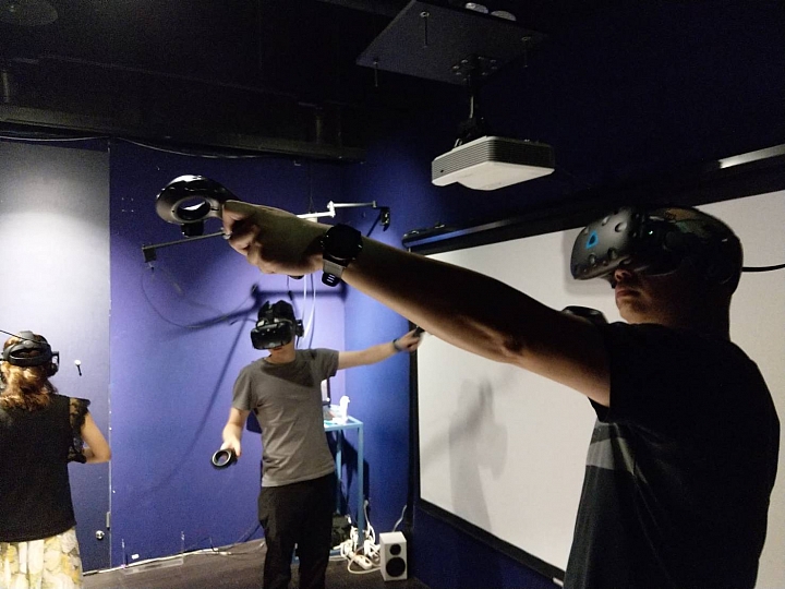 戴上VIVE體驗Ubisoft VR作品《穿越梅杜莎之門》,從Viveland穿越至古希臘展開解謎冒險之旅!