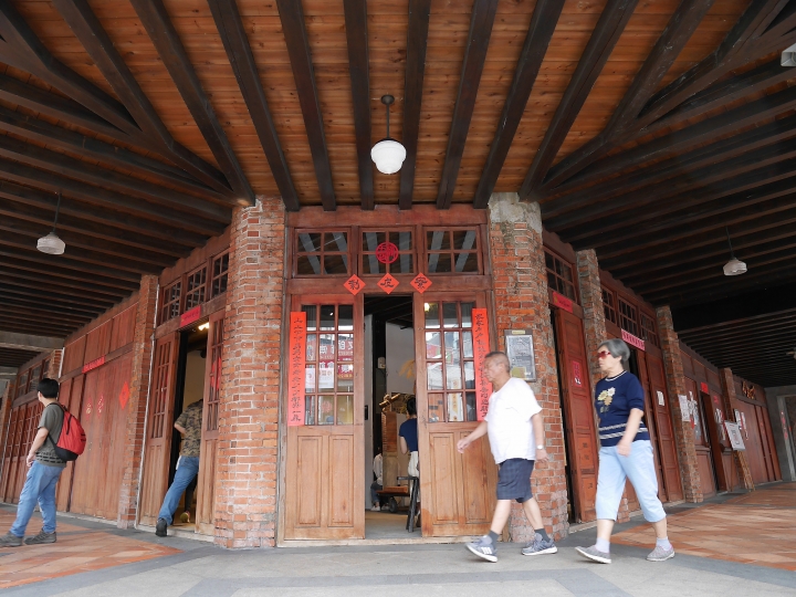 臺北市 萬華區 剝皮寮歷史街區之土炭市與清代老屋 － 古蹟燒與「四月望雨-鄧雨賢」特展