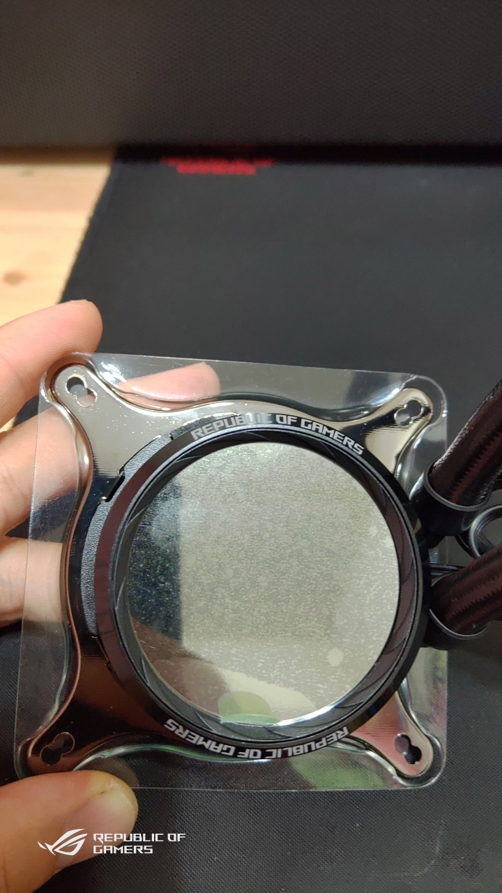 ROG RYUO 240一體式水冷（簡單開箱）
