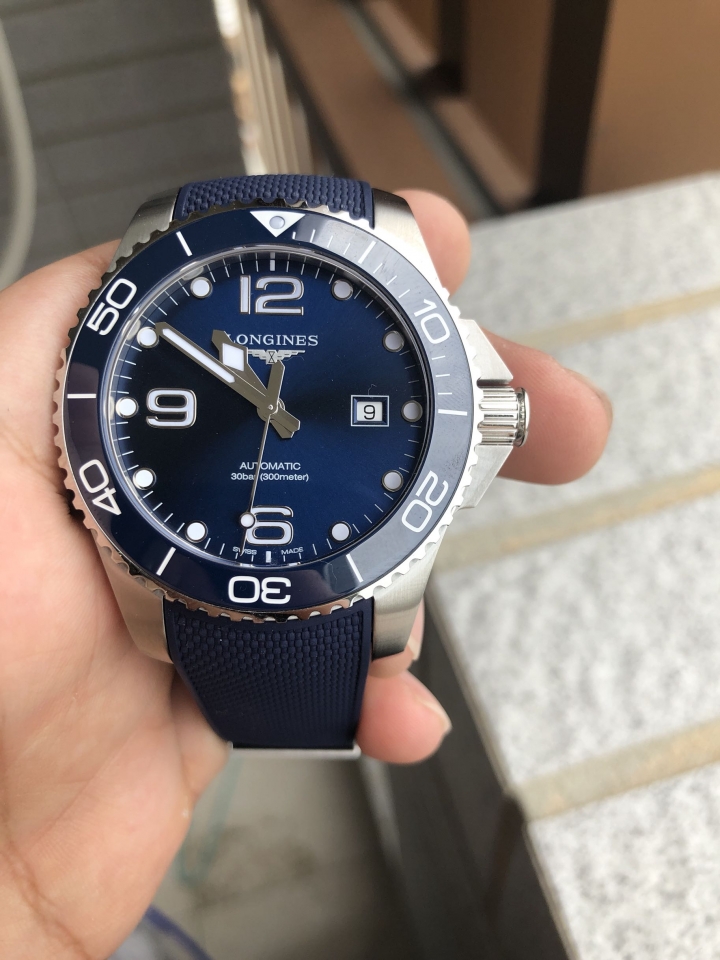 藍色陶瓷 43mm 膠帶款 ，比想像中好看
