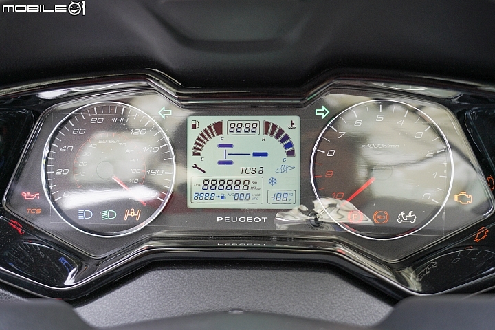 【採訪】三輪獅群來襲 PEUGEOT Metropolis 400 RX-R / 400 ALLURE 登台實拍介紹