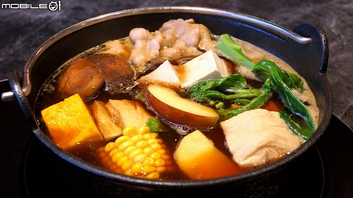 現撈活蝦新鮮美味，蔬食百匯種類眾多，千荷田蔬食百匯涮涮鍋ATT信義店
